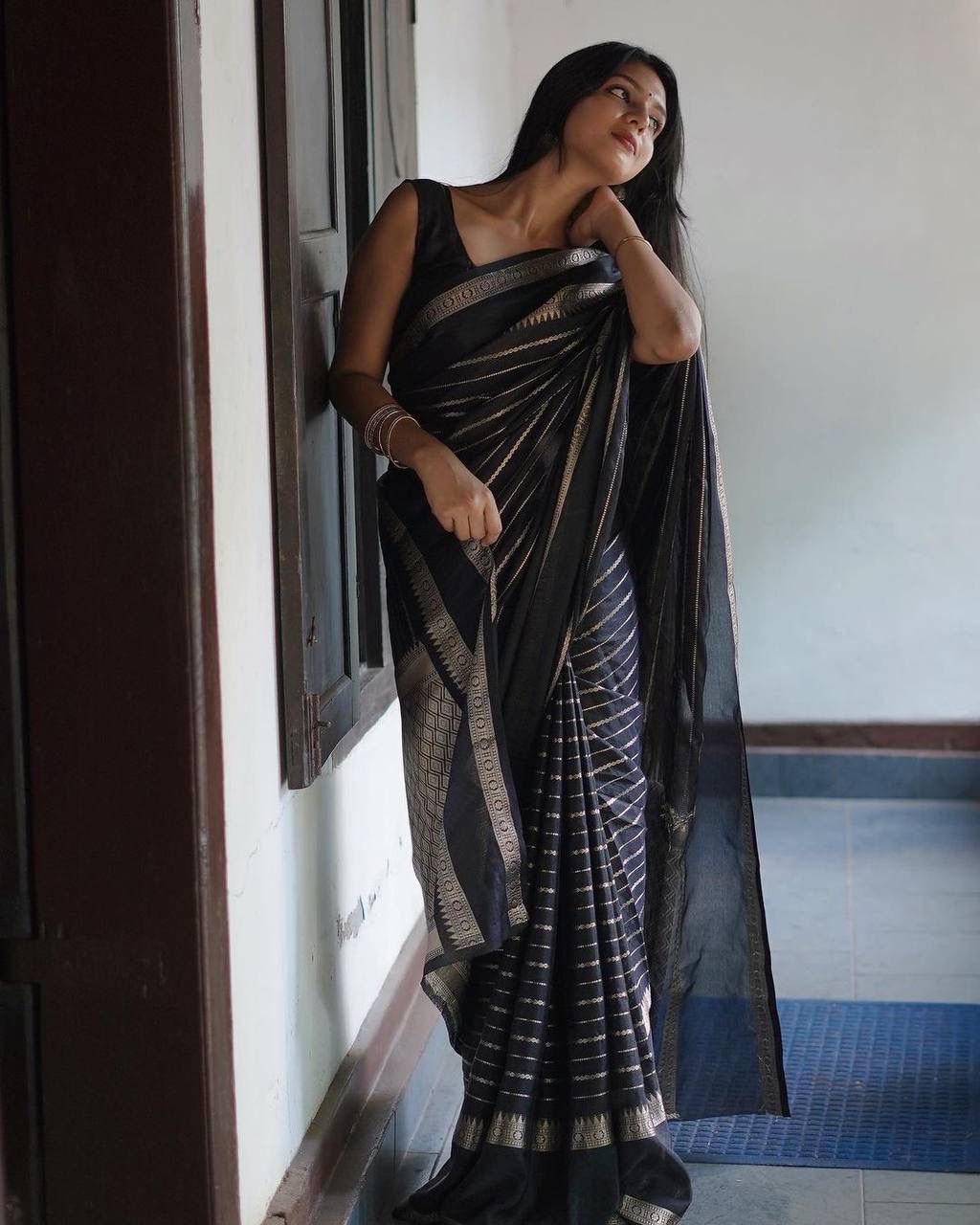 Mellifluous Black Soft Silk Saree With Evocative Blouse Piece