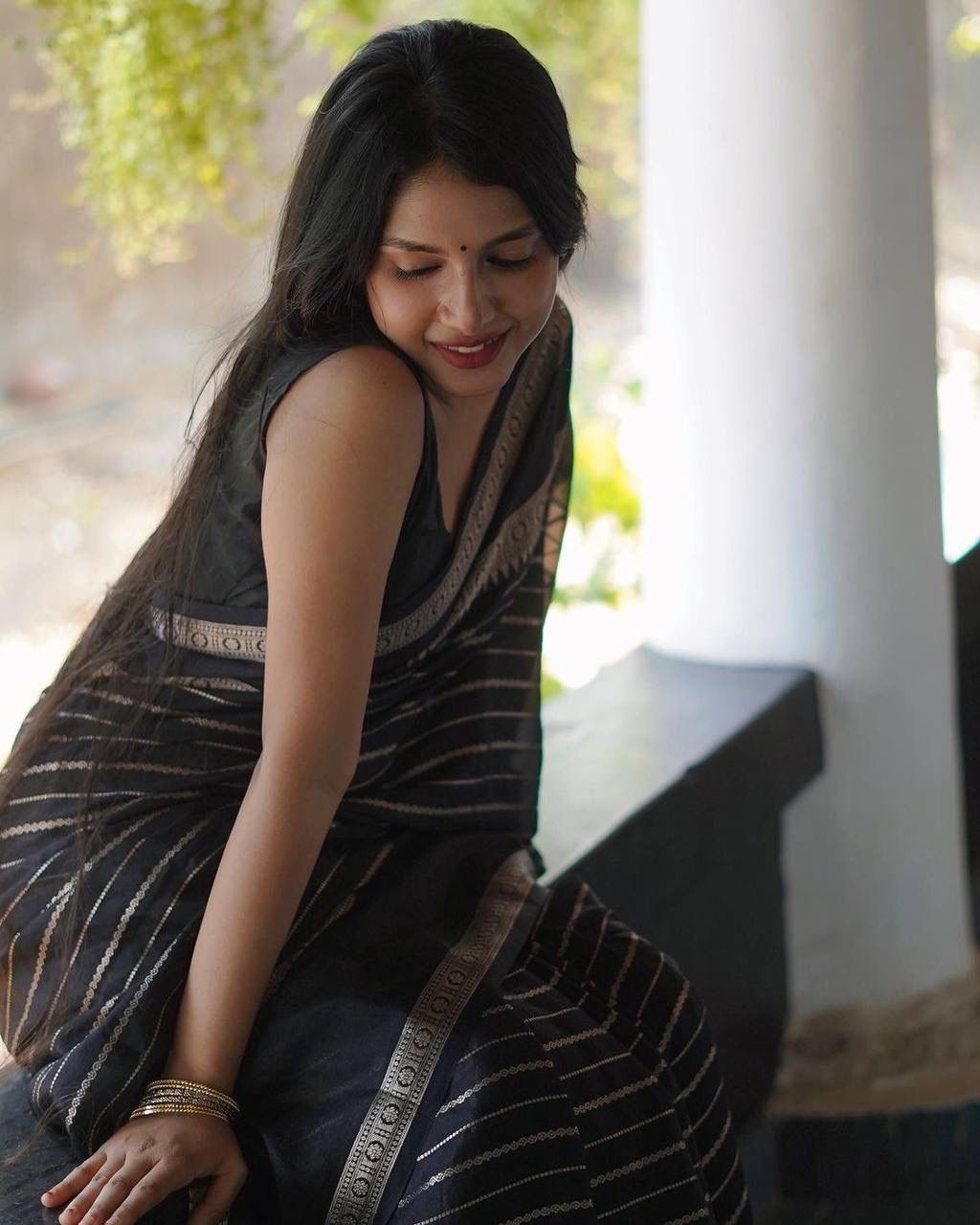 Mellifluous Black Soft Silk Saree With Evocative Blouse Piece