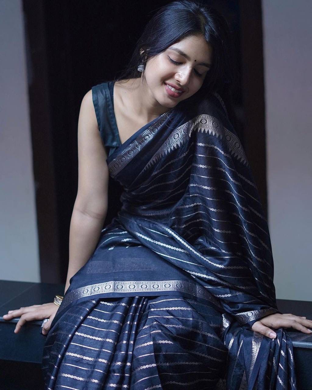 Mellifluous Black Soft Silk Saree With Evocative Blouse Piece