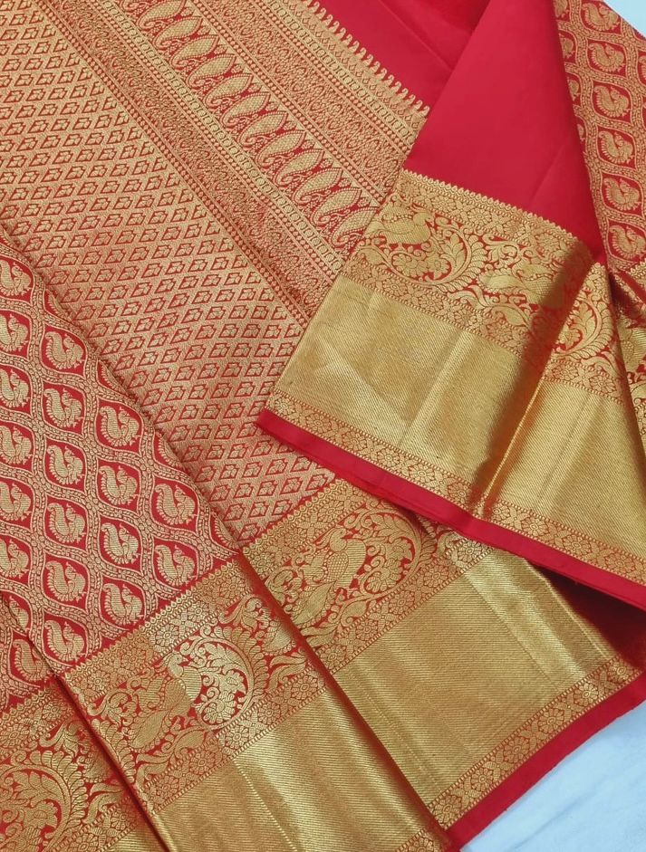 Mellifluous Red Soft Silk Saree With Beleaguer Blouse Piece