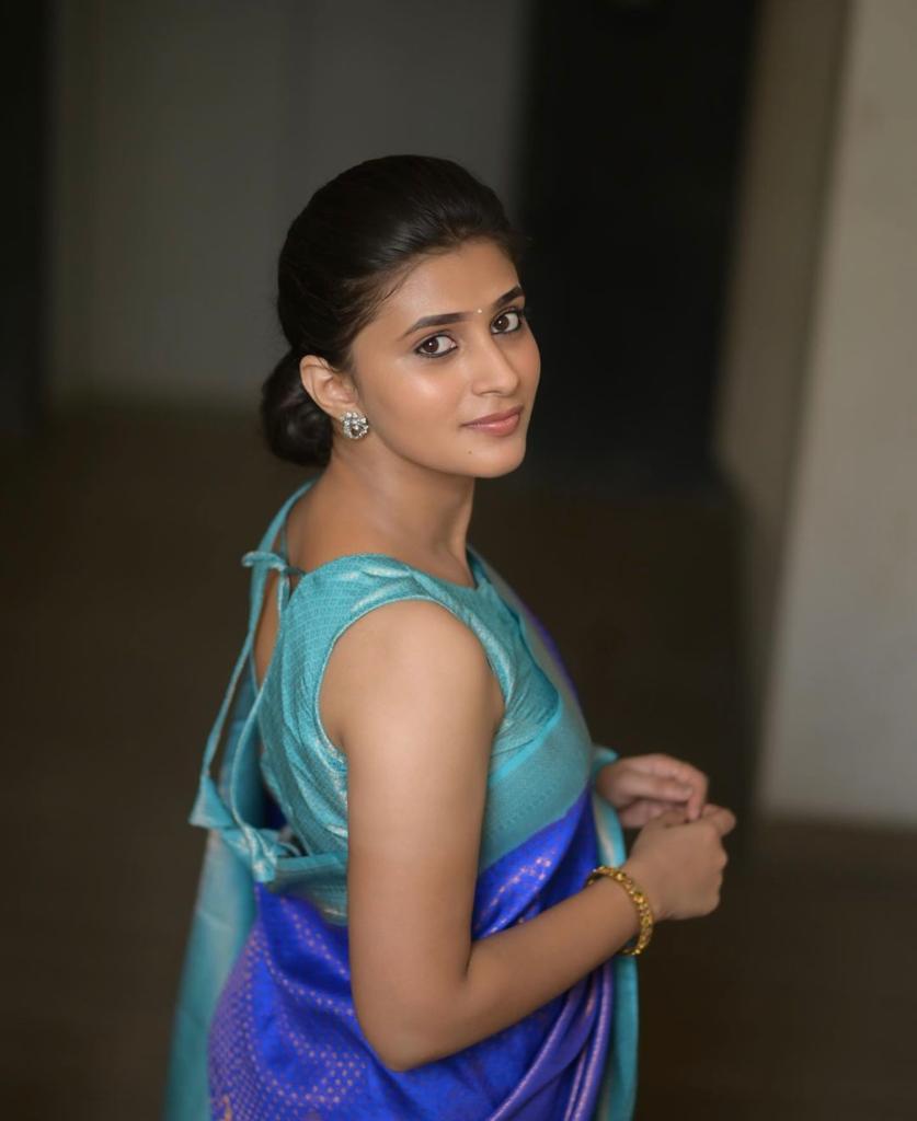 Refreshing Royal Blue Soft Silk Saree With Glowing Blouse Piece