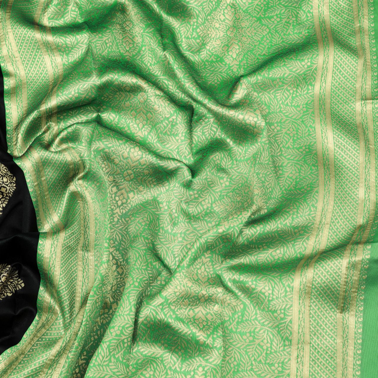 Capricious Black Soft Silk Saree With Attractive Blouse Piece