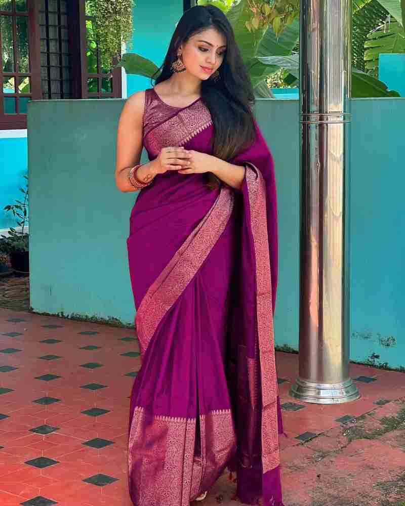 Lassitude Purple Soft Silk Saree With Gratifying Blouse Piece