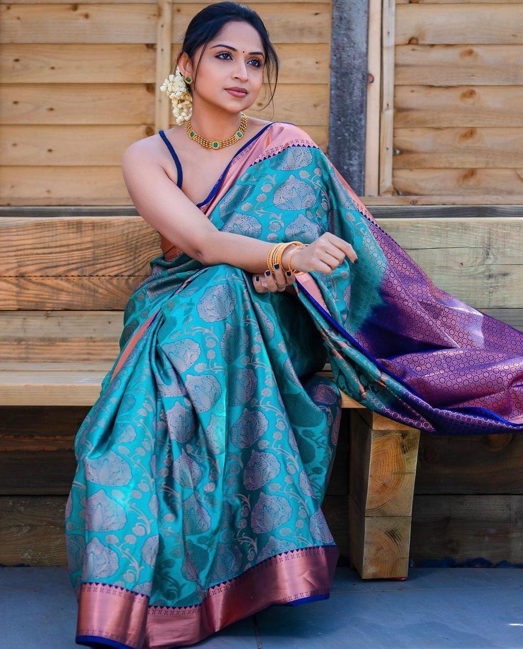 Incredible Rama Soft Silk Saree With Unequalled Blouse Piece