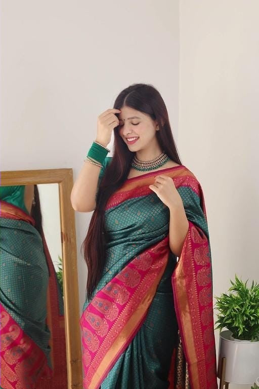 Incomparable Rama Soft Silk Saree With Luxuriant Blouse Piece