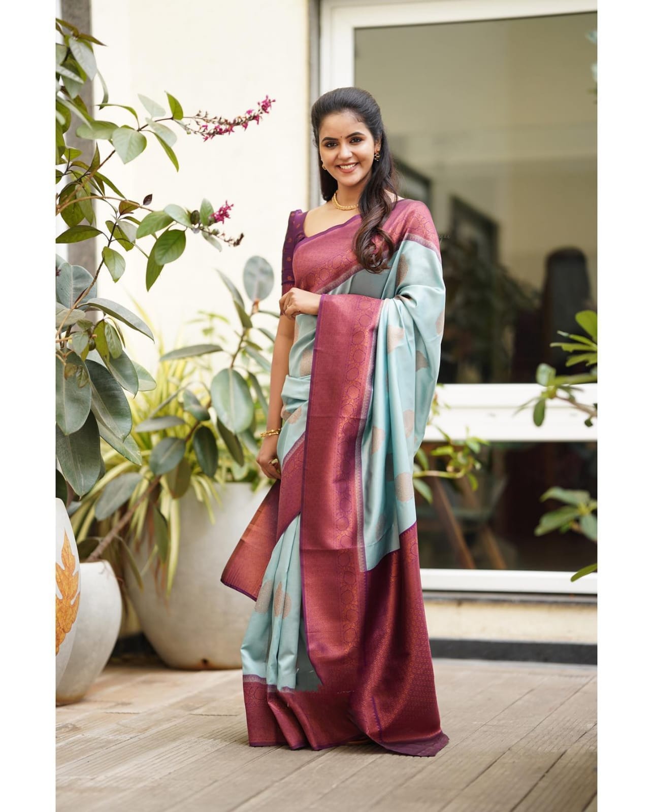 Magnetic Sky Soft Silk Saree With Felicitous Blouse Piece