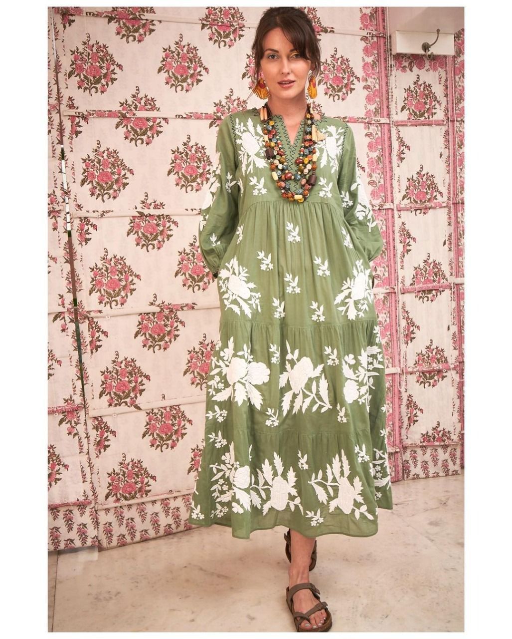 Lucknowi Chikankari Kurti Sets for Distinctive Style