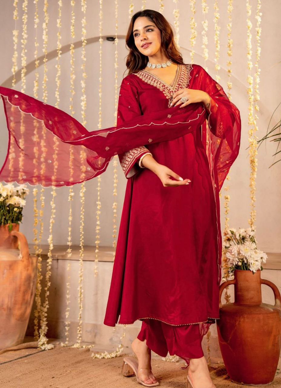 Elegant Roman Silk Suit Set