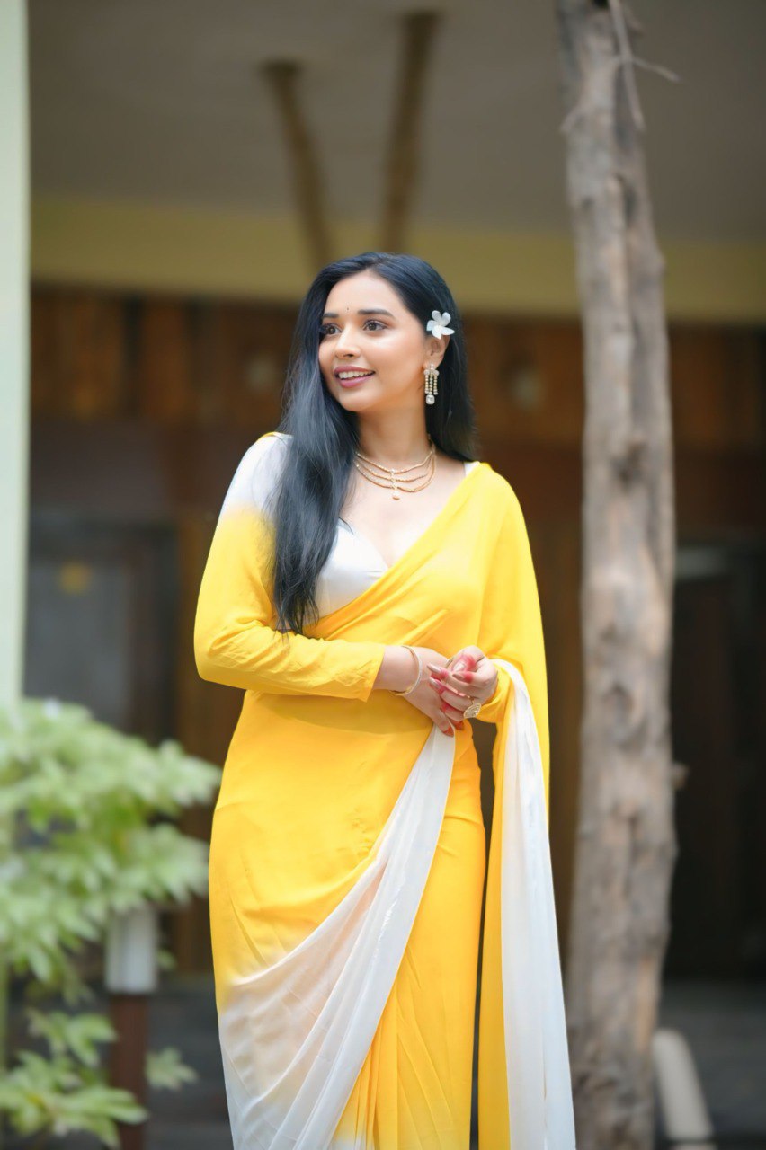 Yellow & White Georgette Printed Saree with Matching Blouse Piece