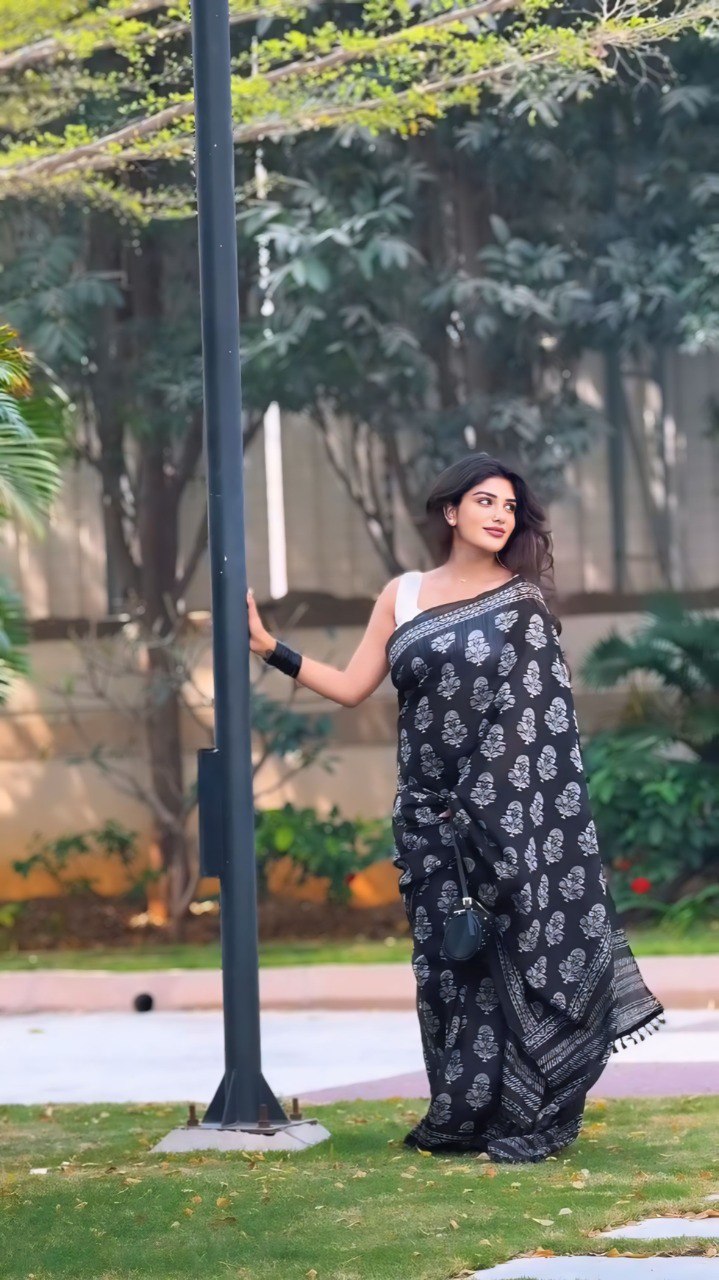 Black Printed Cotton Ready-to-Wear Saree with White Blouse Piece