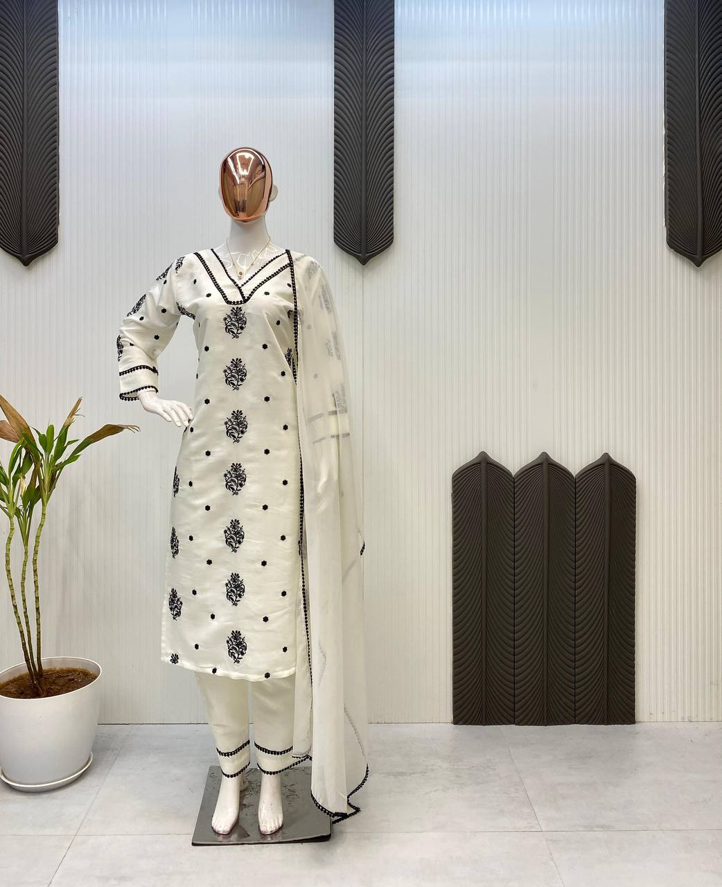 Roman Silk Embroidered Kurti Pant Set with Georgette Lace Dupatta